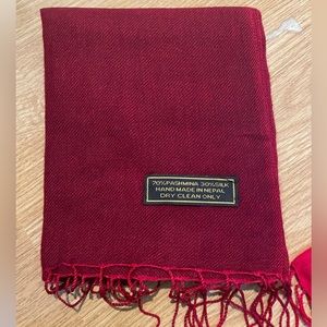 New Hand made pashmina shawl/muffler great for both men and women.